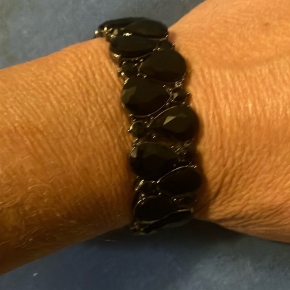 Jewelry - Sparkling black rhinestones stretch bracelet.